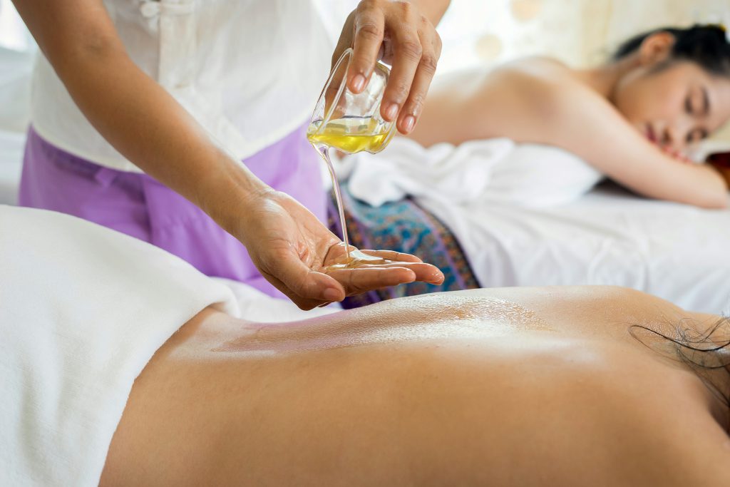 Massage abhyanga